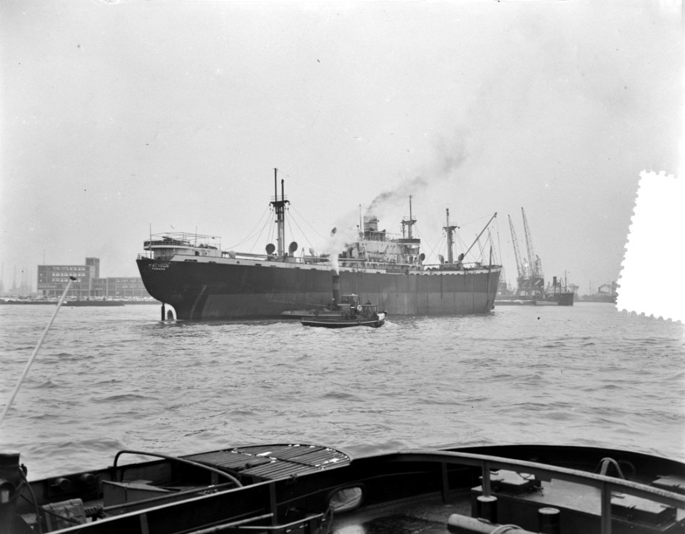 Katingo los van kust in Bergen, aankomst in Rotterdam op Maas, Bestanddeelnr 906-9863