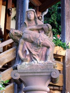 Kelkheim-Münster, Pieta vor Frankfurter Straße 141, Pieta