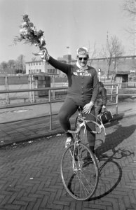 Kastelein fietste, na verloren weddenschap, naar Amsterdam, Bestanddeelnr 922-2230