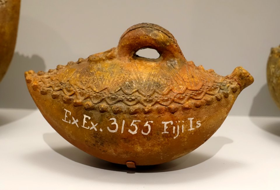 Kava pot, Fiji, collected by the United States South Seas Exploring Expedition, 1838-1842, ceramic - Pacific collection - Peabody Museum, Harvard University - DSC06162