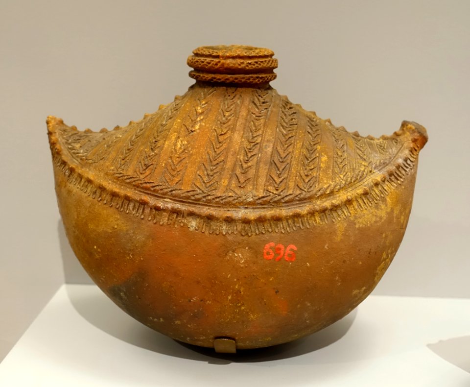 Kava pot, Fiji, collected by the United States South Seas Exploring Expedition, 1838-1842, ceramic - Pacific collection - Peabody Museum, Harvard University - DSC06161