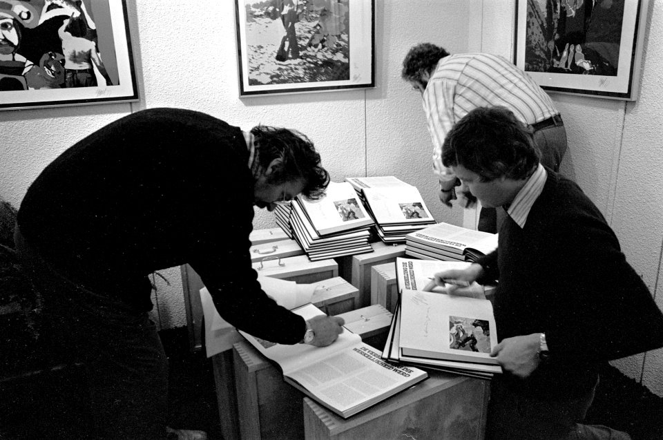 Karel Appel presenteert boek over zijn werk in Art Box Amsterdam, Bestanddeelnr 929-4556