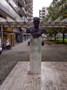 Karel Doorman statue rotterdam