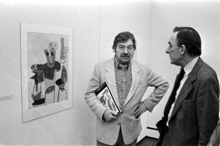 Karel Appel tentoonstelling in Haags gemeente museum . Karel Appel bij een van z, Bestanddeelnr 931-9258