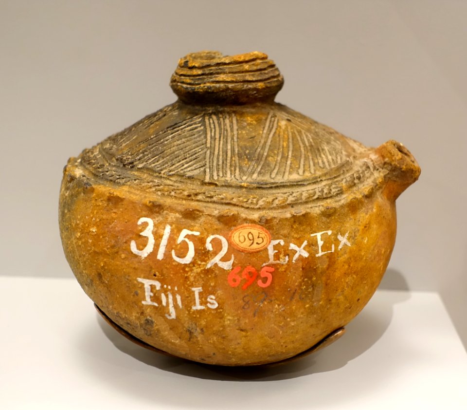 Kava pot, Fiji, collected by the United States South Seas Exploring Expedition, 1838-1842, ceramic - Pacific collection - Peabody Museum, Harvard University - DSC06164