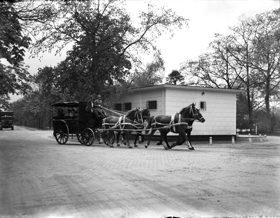 Kazerne Oldebroek 100 jarig bestaan regiment Regimentsbrik, Bestanddeelnr 902-7229