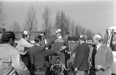Kastelein fietste, na verloren weddenschap, naar Amsterdam, Bestanddeelnr 922-2231