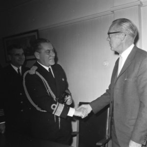 Karel Doorman verkocht aan Argentinie Schout bij nac Iriart (links) en de he, Bestanddeelnr 921-7643