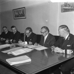 Karel Doorman verkocht aan Argentinie Schout bij nac Iriart (links) en de he, Bestanddeelnr 921-7642
