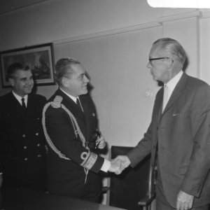Karel Doorman verkocht aan Argentinie Schout bij nac Iriart (links) en de he, Bestanddeelnr 921-7641