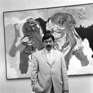 Karel Appel tentoonstelling in Stedelijk Museum , Appel voor zijn laatste schild, Bestanddeelnr 917-9023