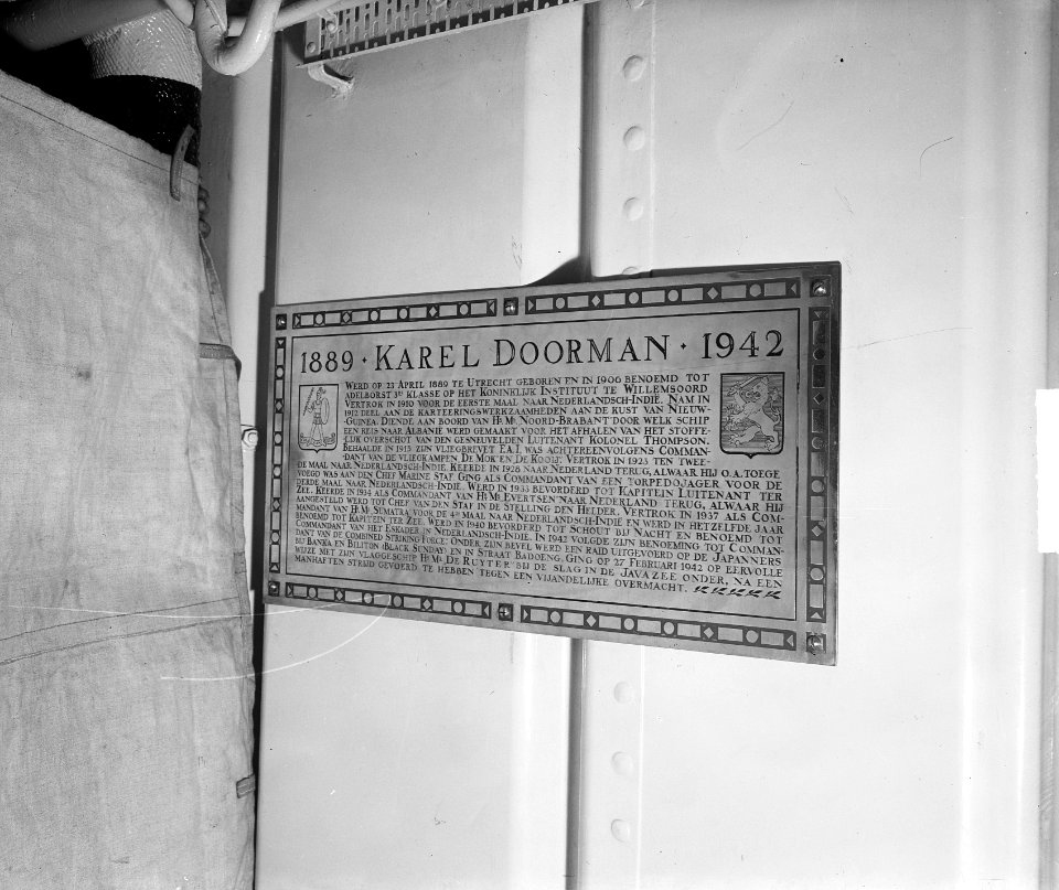 Karel Doorman in Rotterdam plaquette Karel Doorman, Bestanddeelnr 903-7731