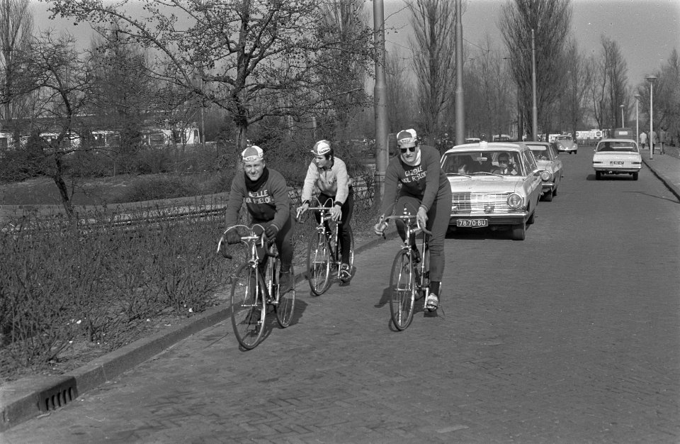 Kastelein fietste, na verloren weddenschap, naar Amsterdam, Bestanddeelnr 922-2233