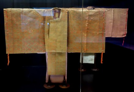 Kariginu (Noh costume), Edo period, 18th century, chrysanthemum arabesque design on green ground - Tokyo National Museum - DSC06163
