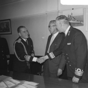 Karel Doorman verkocht aan Argentinie Schout bij nac Iriart (links) en de he, Bestanddeelnr 921-7640