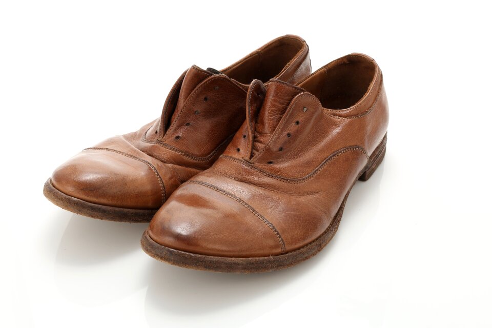 Wrinkles shoes straight chips
