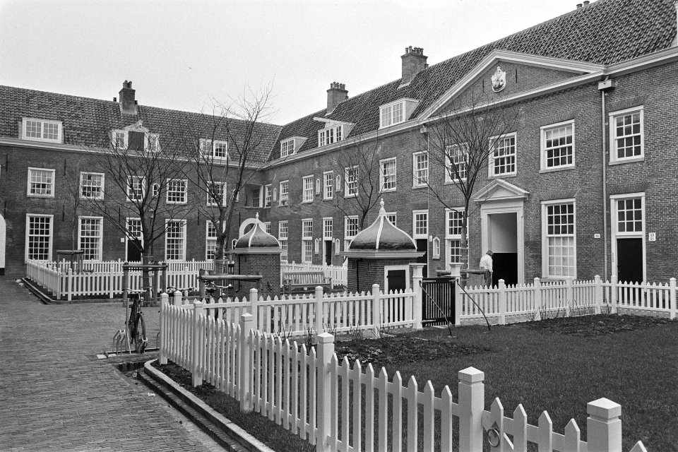 Karthuizerhof in Amsterdamse Jordaan mogen geopend, Bestanddeelnr 933-8449