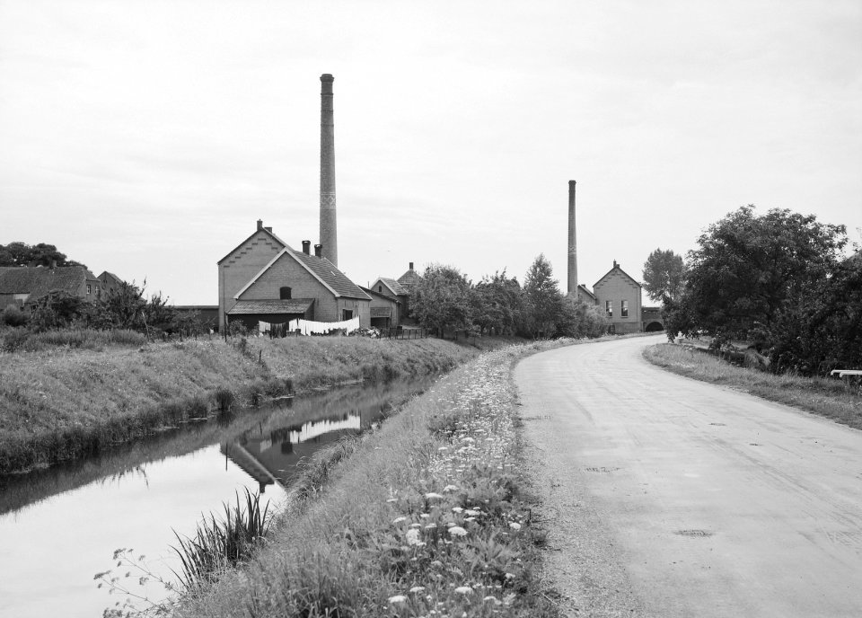Karakteristieke landschappen, water, wegen, gemalen, leeuwense wetering, rijkse , Bestanddeelnr 160-1381
