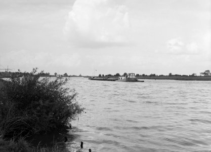 Karakteristieke landschappen, rivieren, schepen, maas, Bestanddeelnr 164-0126