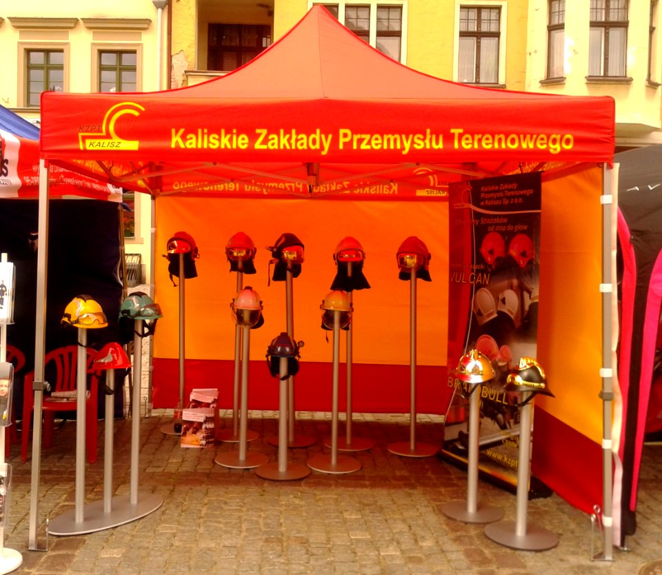 Kaski strażackie Kaliskich Zakładów Przemysłu Terenowego