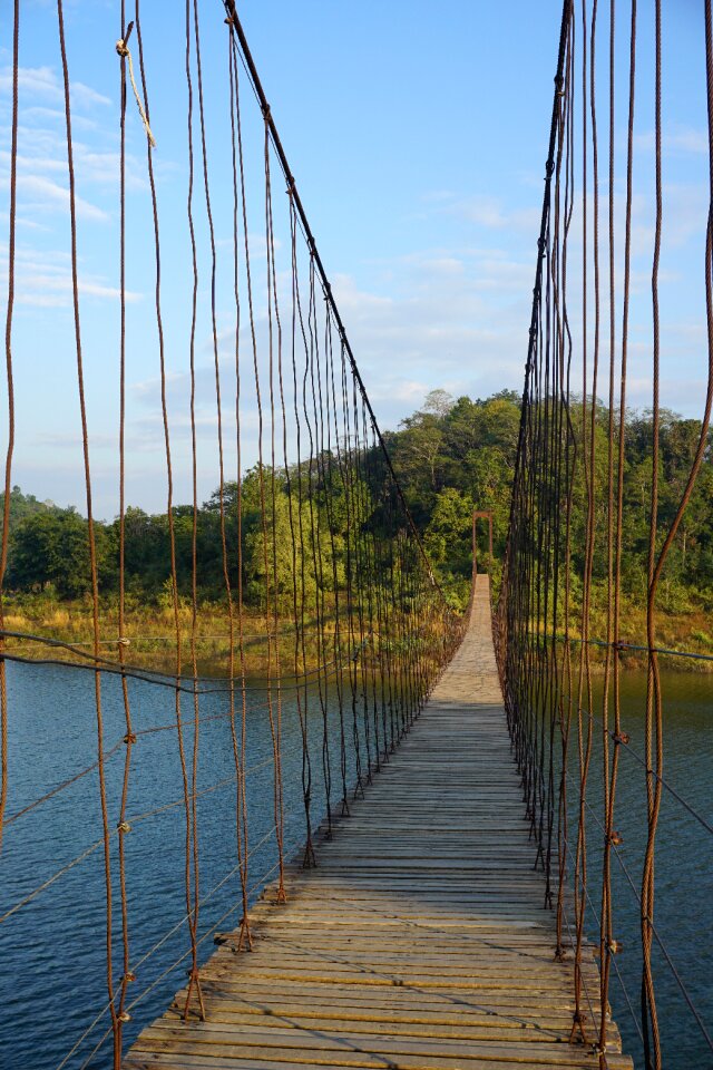 Perspective travel footbridge
