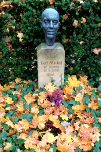 Karl Mickel - Dorotheenstädtischer Friedhof - Berlin, Germany - DSC00272