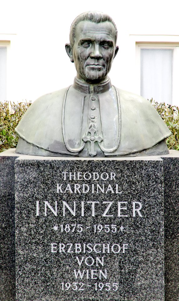 Kardinal Innitzer (Kardinal-Innitzer-Platz) 01