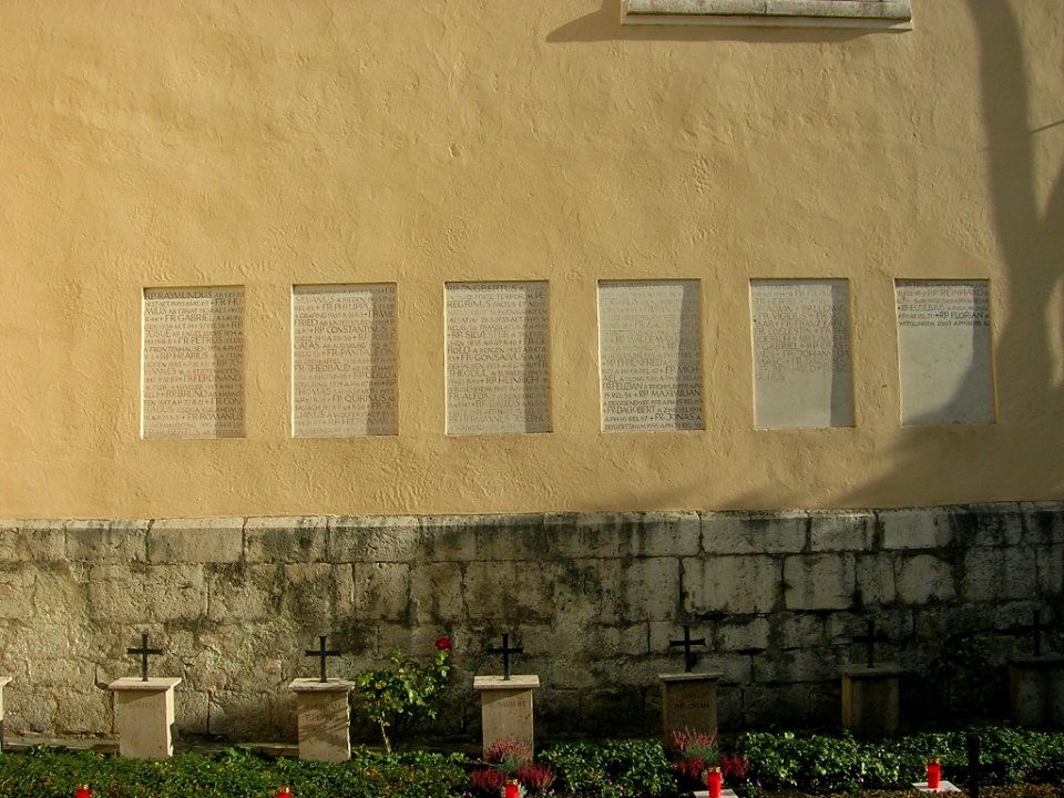 Kapuzinerfriedhof Eichstätt -Gedenkinschriften (2015-10)