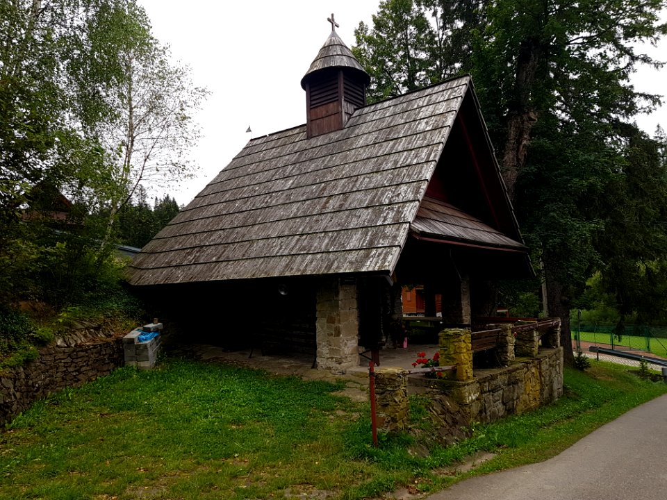 Kapliczka w Tarlicznem (1)