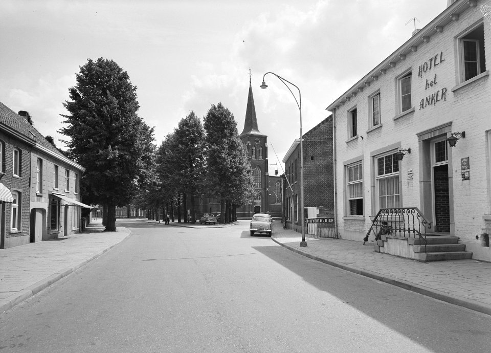 Karakteristieke landschappen, straten, kerken, dorpsstraat, Heythuysen, Bestanddeelnr 164-0201