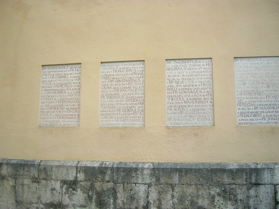 Kapuzinerfriedhof Eichstätt -Gedenkinschriften (2020-01)