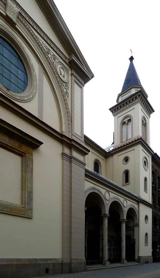 Katholisch-Apostolische Kirche (Berlin-Kreuzberg) Arkade mit Turm