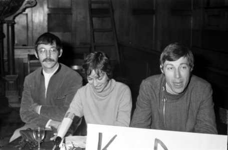 Katholieke Studenten Dagen (KSD 68), teach-in, v.l.n.r. Hans Mol , mevr. Donne…, Bestanddeelnr 921-0439
