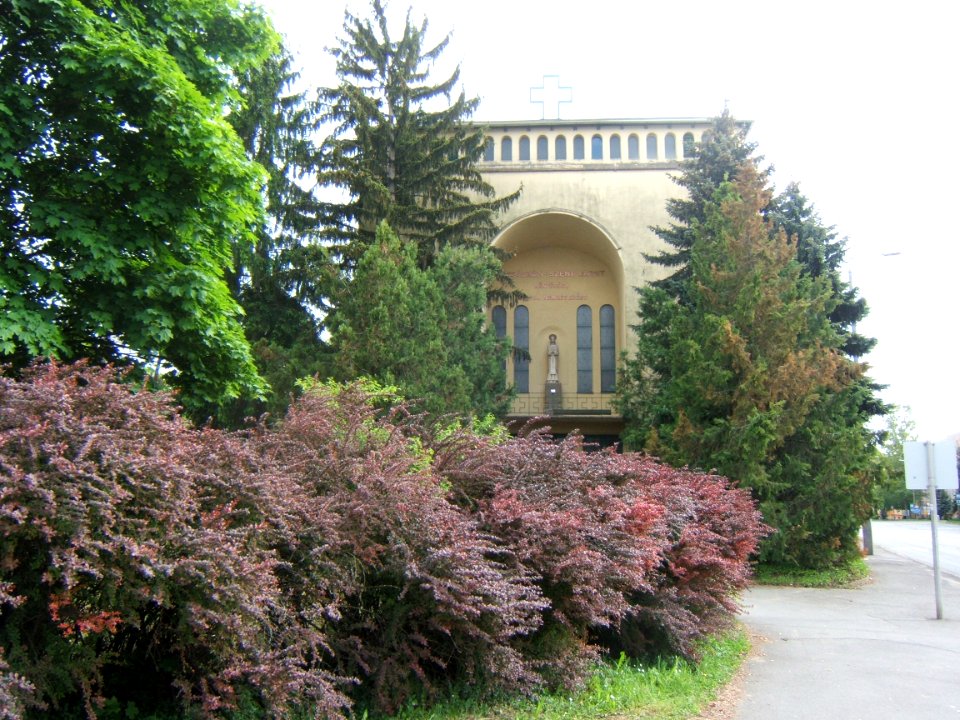 Kaposvár, Szent Margit-templom 01