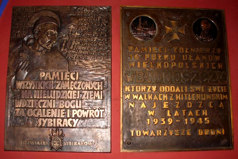 Katedra bydgoska - tablica żołnierzy i sybiraków