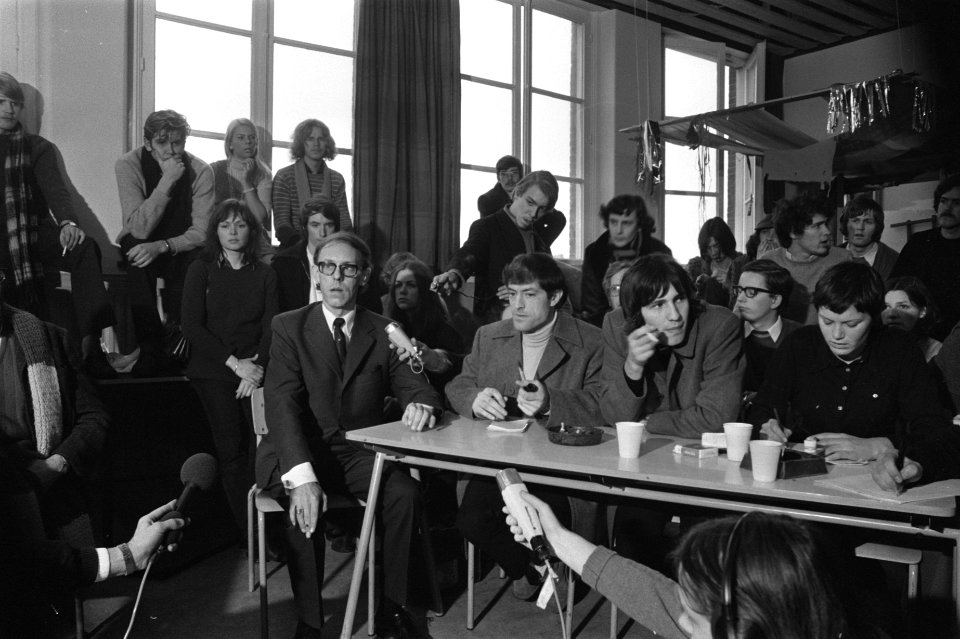 Katholieke Academie te Beverwijk wordt nog bezet gehouden, Bestanddeelnr 923-1555