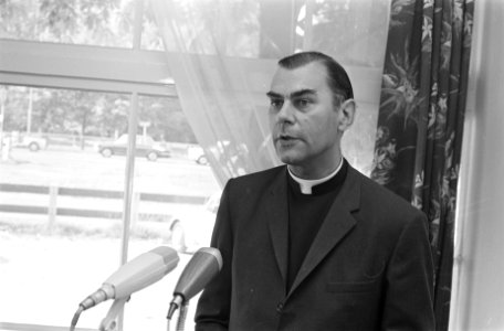 Katholieke Werkgemeenschap in de P.v.d.A. hield laatste vergadering in Apeldoorn, Bestanddeelnr 922-7873