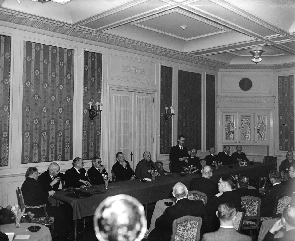 Katholieke Werkgeversvereniging jubileumvergadering in het Victoria Hotel . Voor, Bestanddeelnr 902-5647
