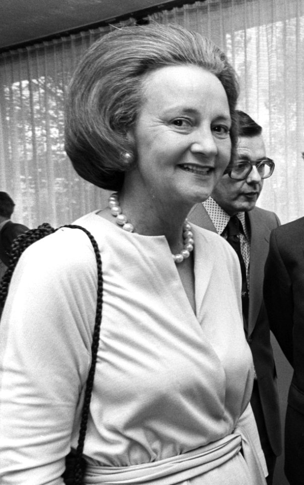 Katharine Graham 927-9431 (cropped)