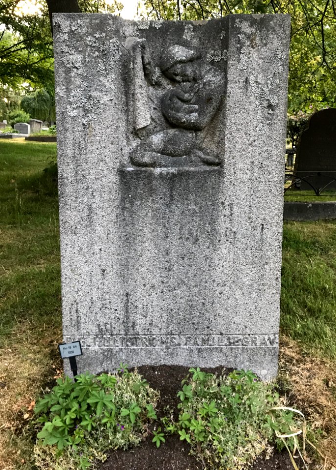 Karl Hulströms grav 12 23 41 443000