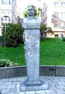 Karl Staaff by Carl Eldh (1873-1954), created in 1921 - Karl Staaff park, Stockholm, Sweden - DSC00067