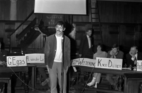 Katholieke Studenten Dagen (KSD 68), teach-in, Hans Mol sprekend, Bestanddeelnr 921-0441