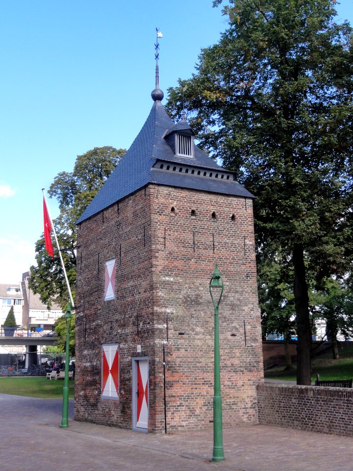 Kasteel Helmond, poorttoren 2, de oostelijke
