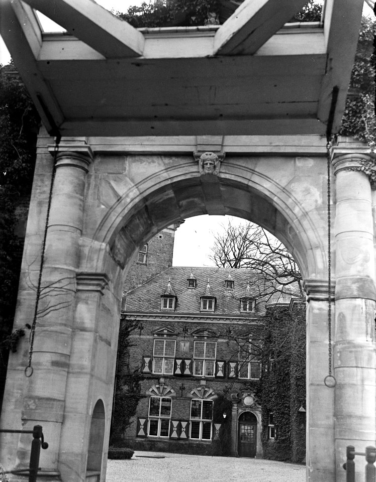 Kasteel Nijenrode Door de poort, Bestanddeelnr 902-6441