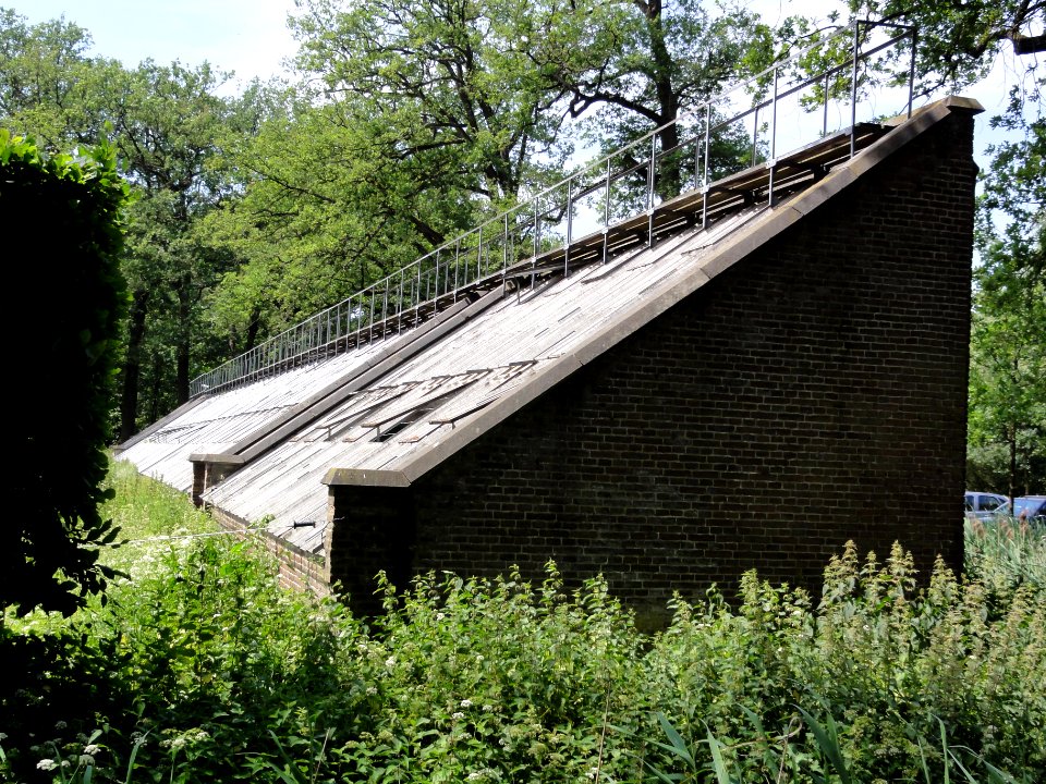Kasteel Heeswijk Rijksmonument 511899 kas in moestuin (1)