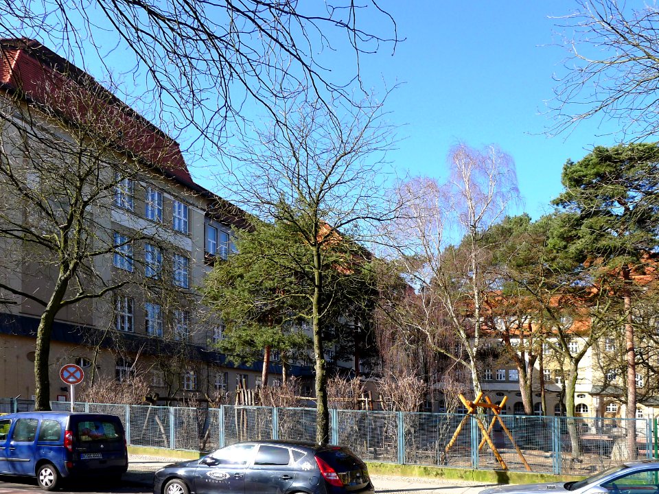 Kastanienallee 11-13 (Berlin-Westend)