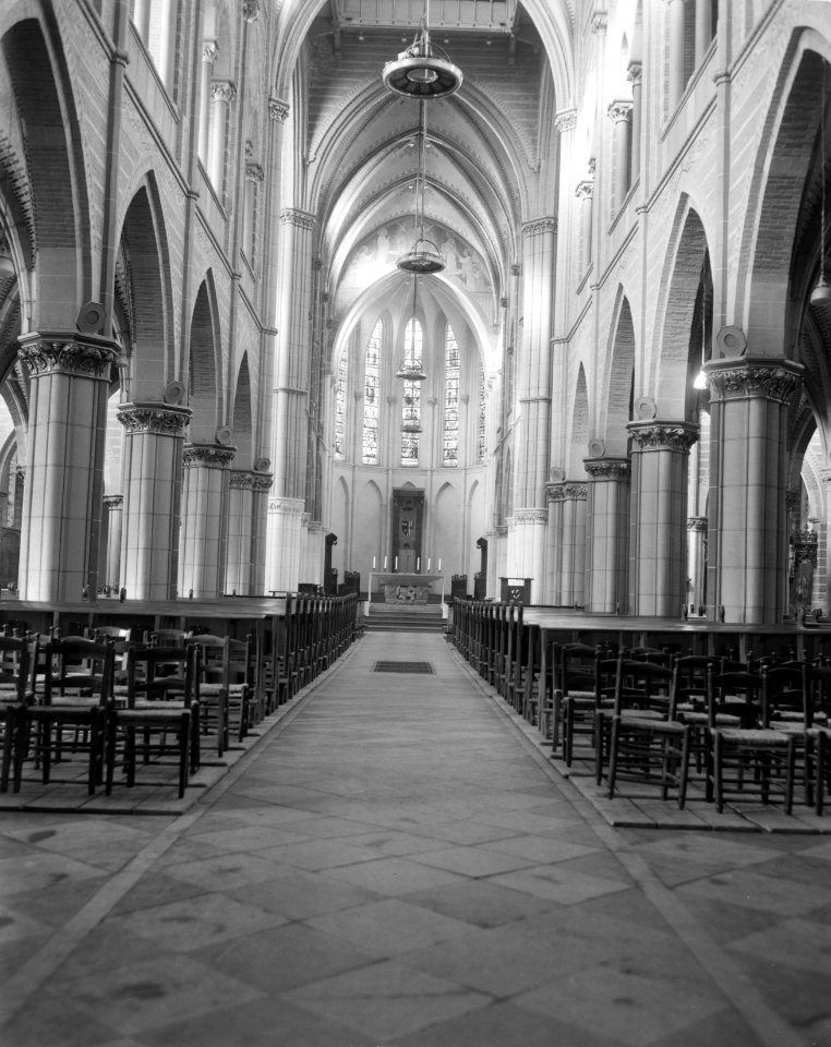 Kathedraal de H Barabara te Breda, het interieur Kathedraal te Breda, Bestanddeelnr 916-0527