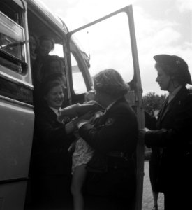Katholieke padvindersleidsters bij koningin Juliana op Soestdijk, Bestanddeelnr 904-6708