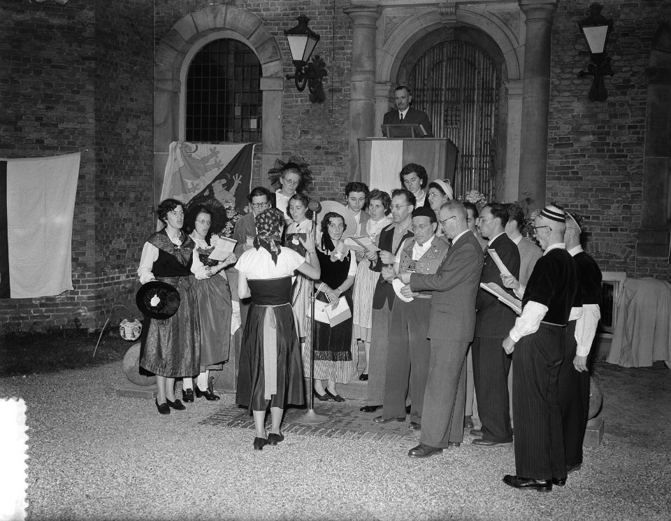 Kasteel Nijenrode Zwitsers Bondfeest Zie ook 52504 tot en met 07 glasenegatief, Bestanddeelnr 905-2570