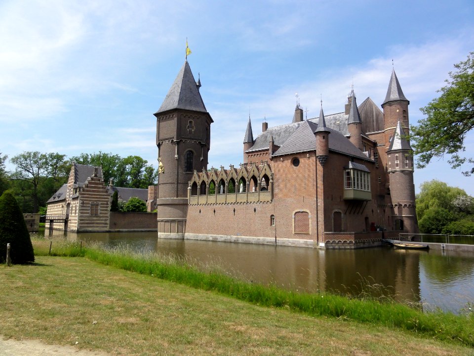 Kasteel Heeswijk Rijksmonument 511894 Kasteel, galerij, ijzertoren, voorburcht